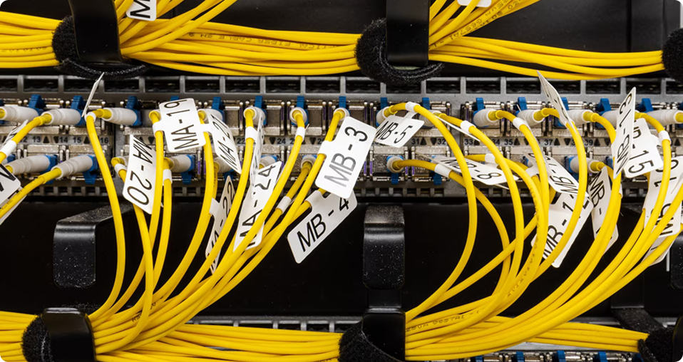 Image of Fiberway's network infrastructure, highlighting the high-speed connectivity and low latency that InovaPerf's hosting services provide.